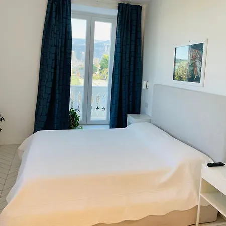 Affittacamere Casa Torre A Con Parcheggio Gratuito Sorrento